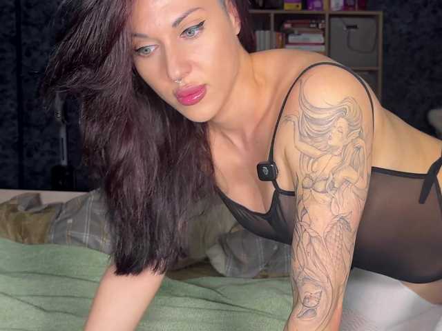 le modèle charmingaura1 est en webcam porno dans un show sur le site bongacams, il possède les tags suivants: White/Caucasian,Brunette,Trimmed