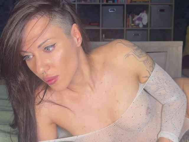 charmingaura1 webcam