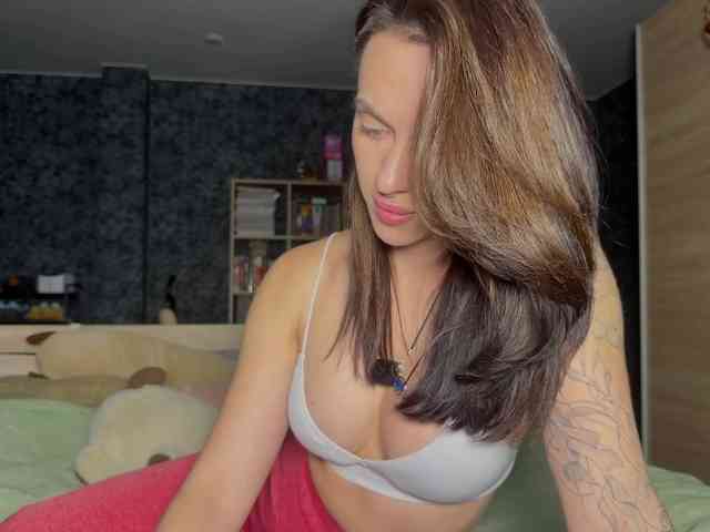 charmingaura1 webcam