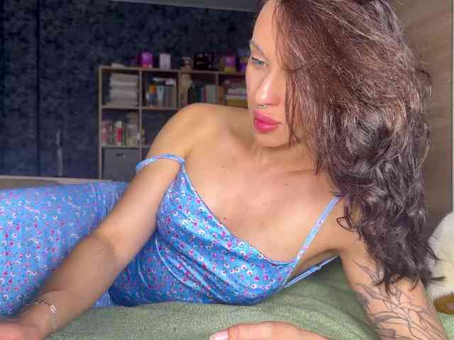 charmingaura1 webcam