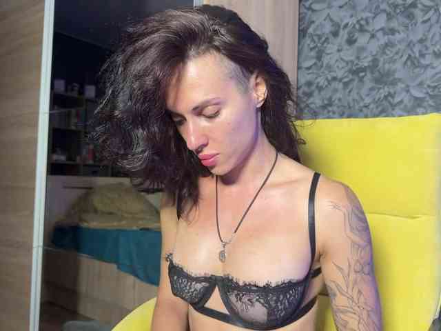 charmingaura1 webcam