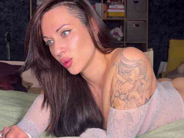 charmingaura1 webcam