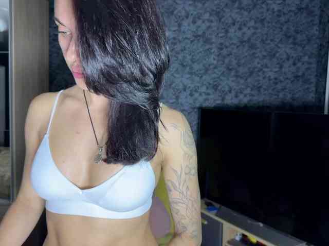 charmingaura1 webcam