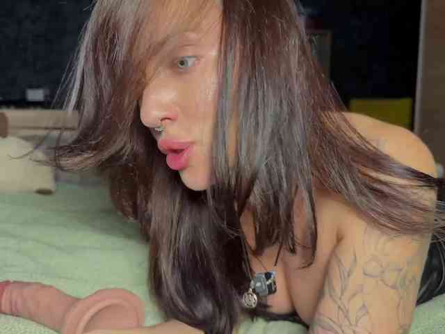 charmingaura1 webcam