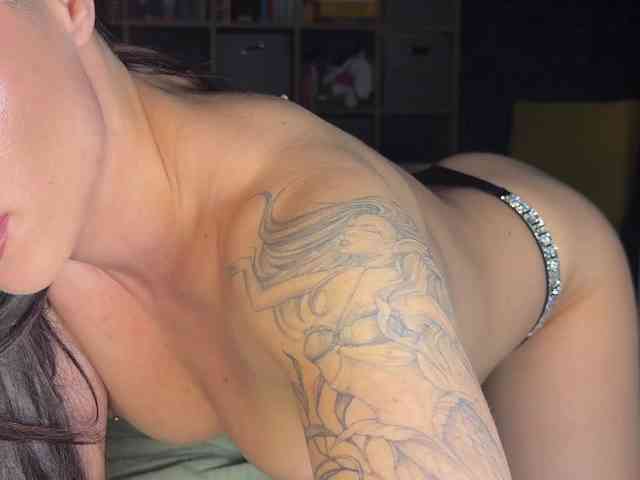 charmingaura1 webcam