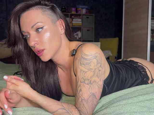 charmingaura1 webcam