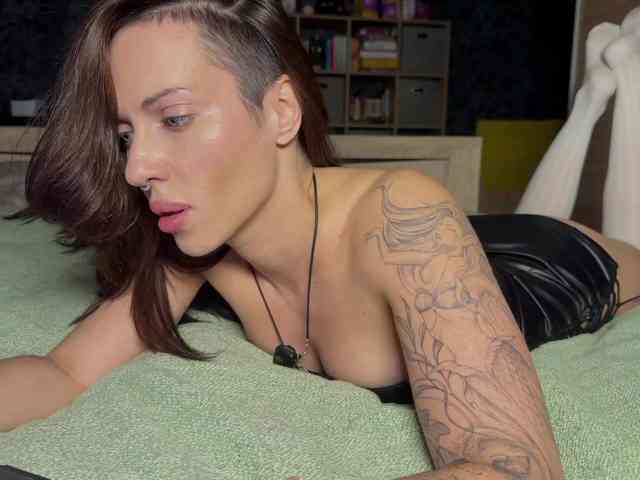 charmingaura1 webcam