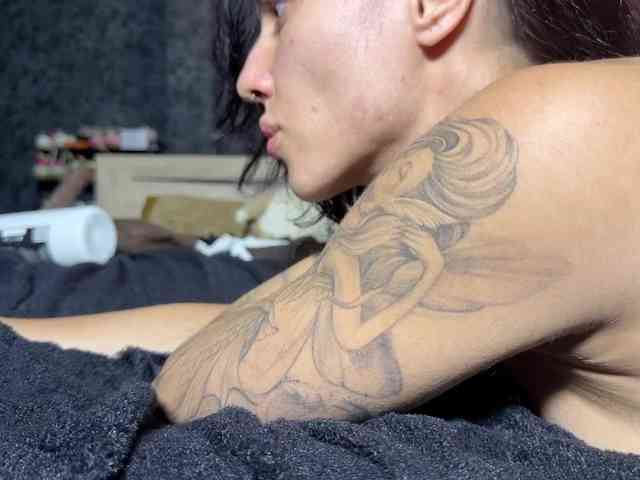 charmingaura1 webcam