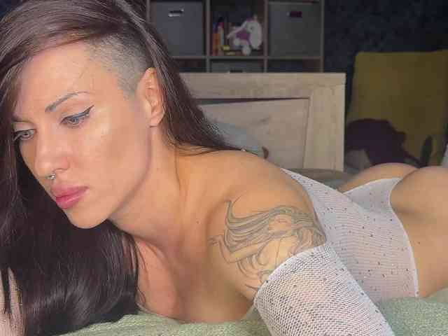 charmingaura1 webcam