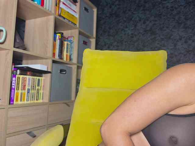 charmingaura1 webcam