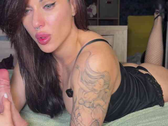 charmingaura1 webcam