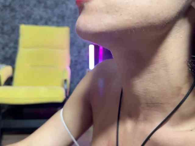 charmingaura1 webcam