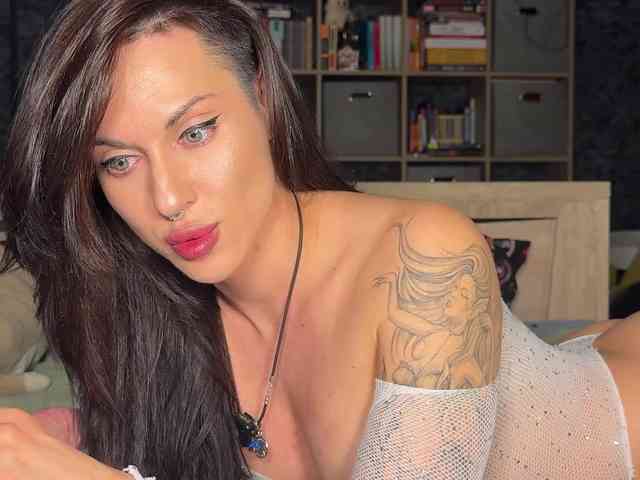 charmingaura1 webcam