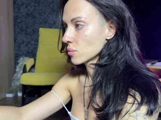 charmingaura1 webcam