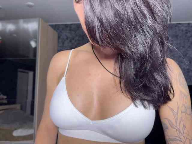 charmingaura1 webcam