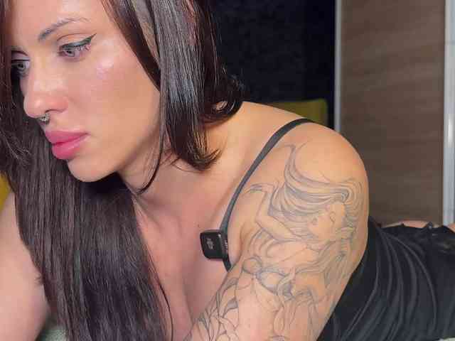 charmingaura1 webcam