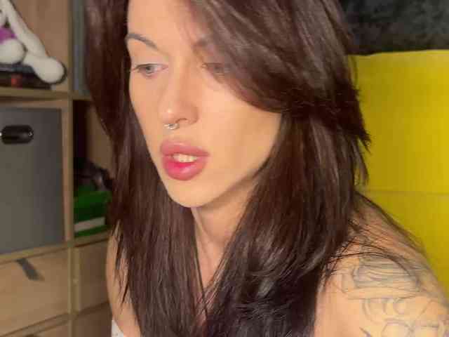 charmingaura1 webcam