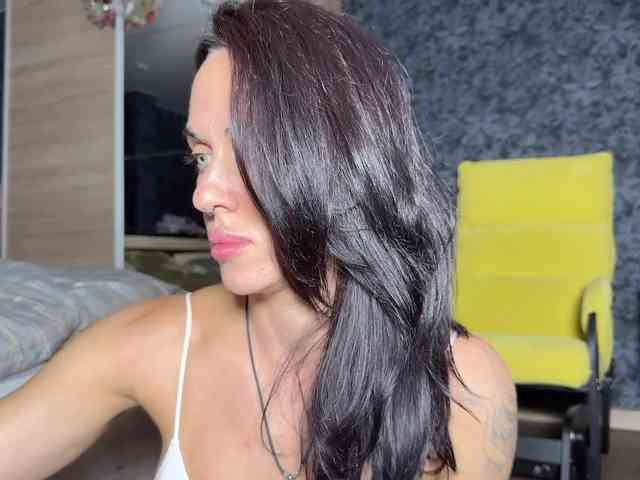 charmingaura1 webcam