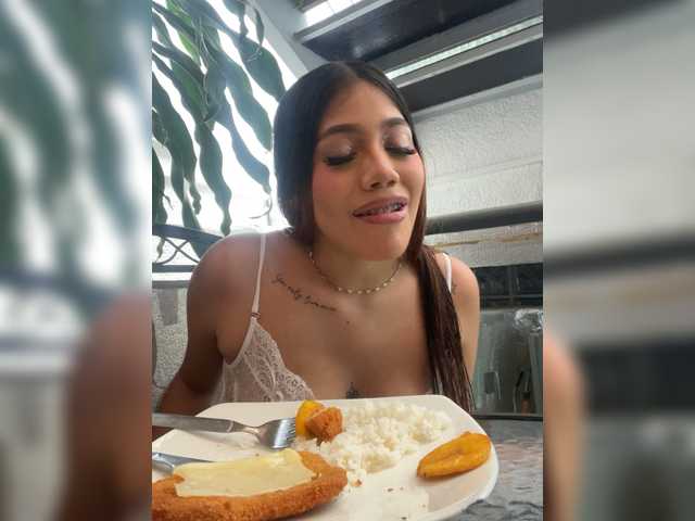 SarahYessica's BongaCams show and profile