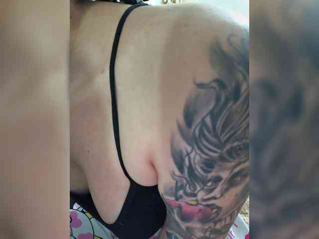 LilithRoux webcam