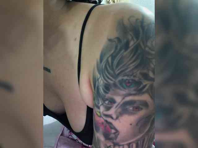 LilithRoux webcam