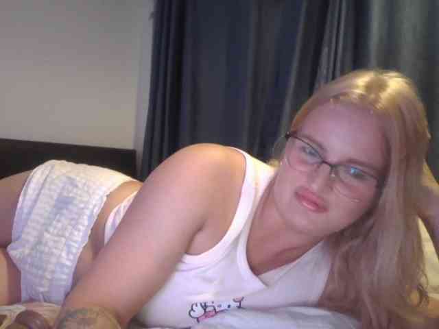 HoneyBeastx webcam