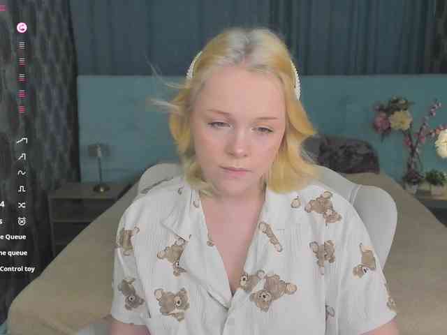 MaryShiota webcam