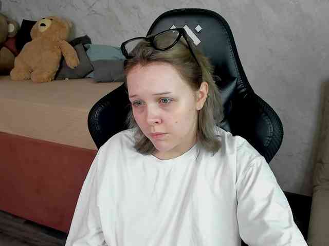 MaryShiota webcam