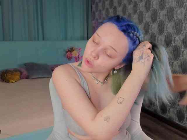 MaryShiota webcam