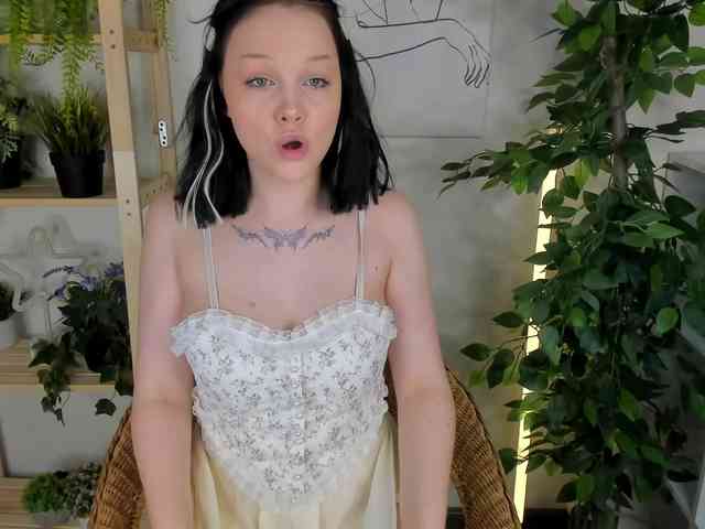 MaryShiota webcam