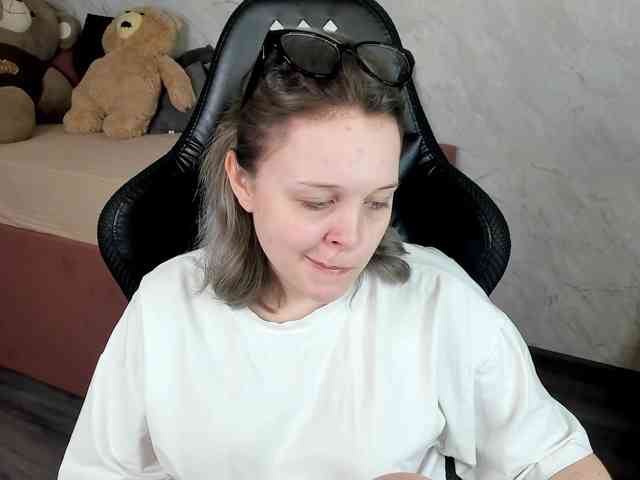 MaryShiota webcam
