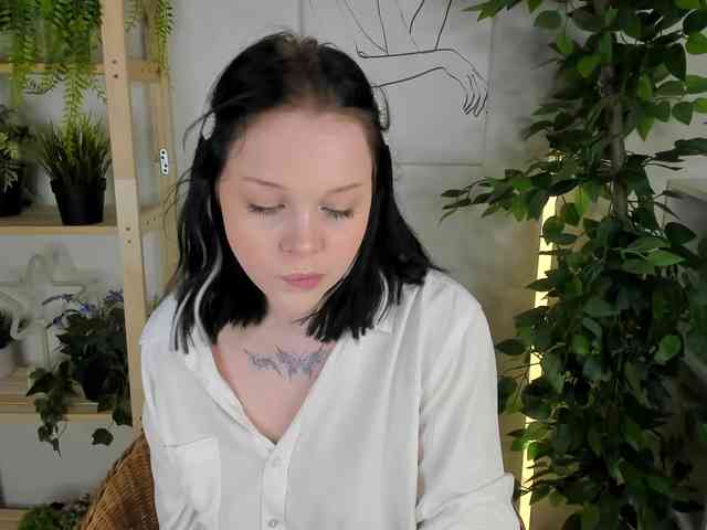 MaryShiota webcam