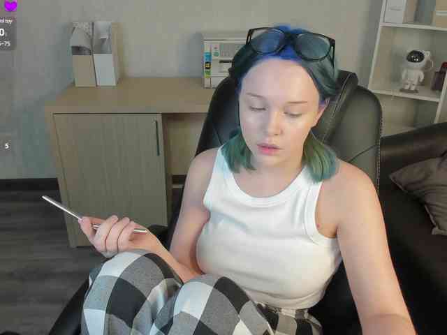 MaryShiota webcam