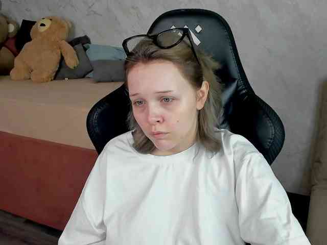 MaryShiota webcam