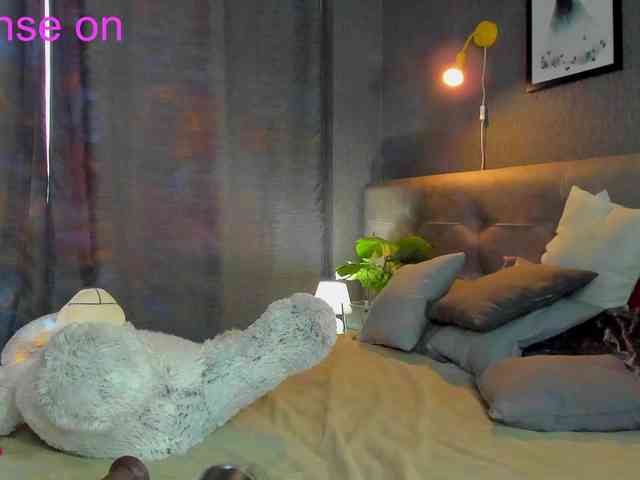 MaryShiota webcam