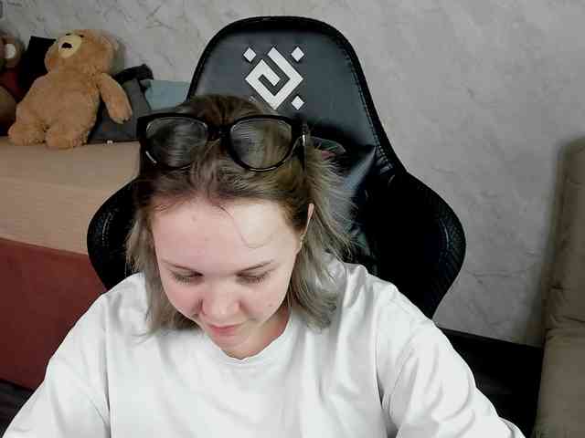 MaryShiota webcam