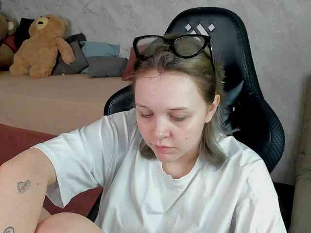 MaryShiota webcam