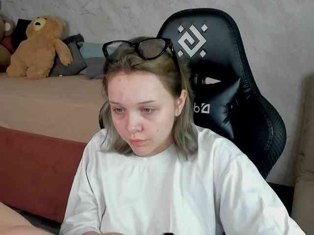 MaryShiota webcam
