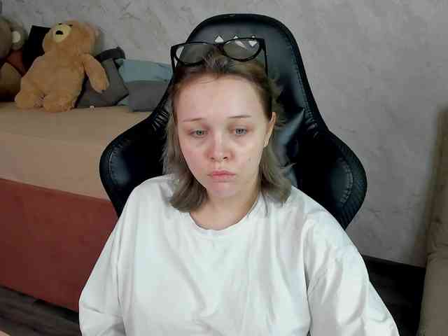 MaryShiota webcam
