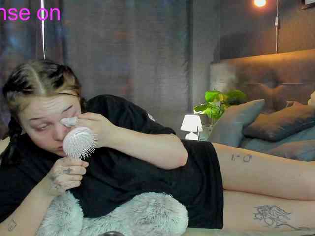 MaryShiota webcam