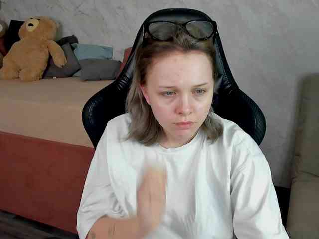 MaryShiota webcam