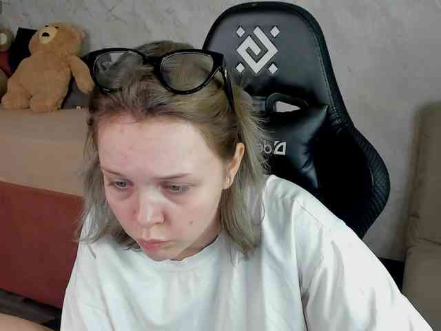 MaryShiota webcam