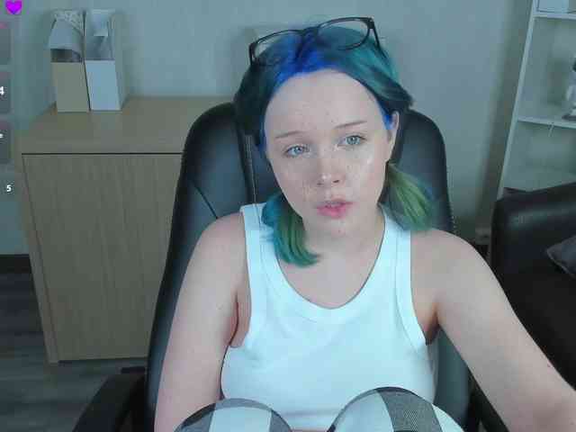 MaryShiota webcam