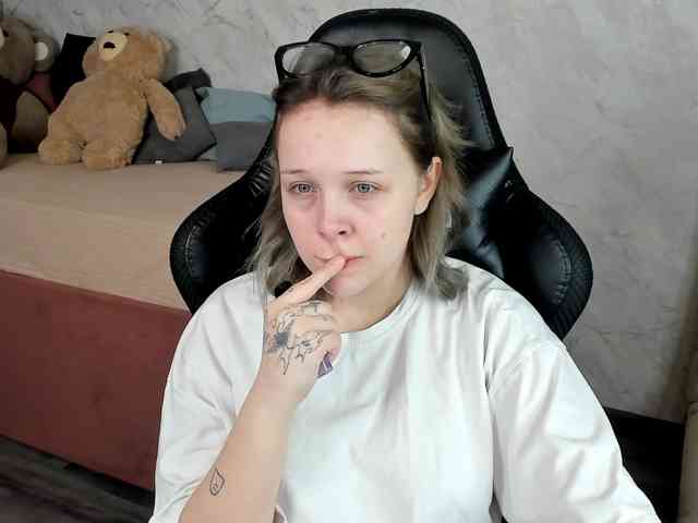 MaryShiota webcam