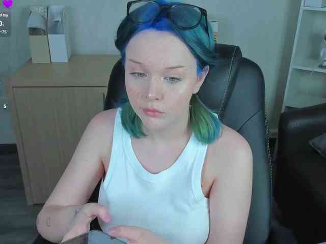 MaryShiota webcam