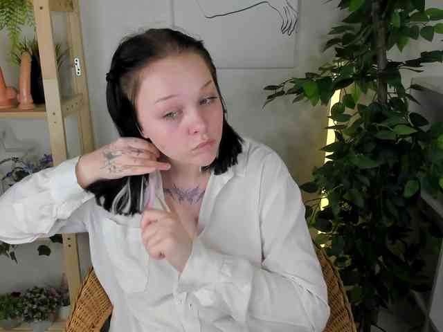 MaryShiota webcam