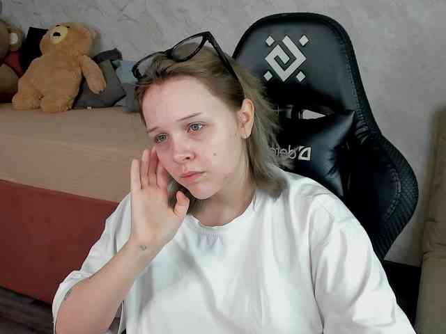 MaryShiota webcam