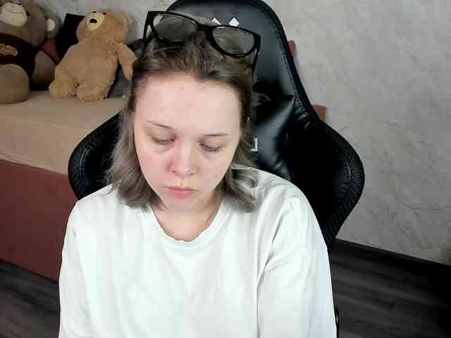 MaryShiota webcam