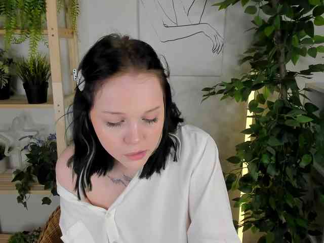 MaryShiota webcam