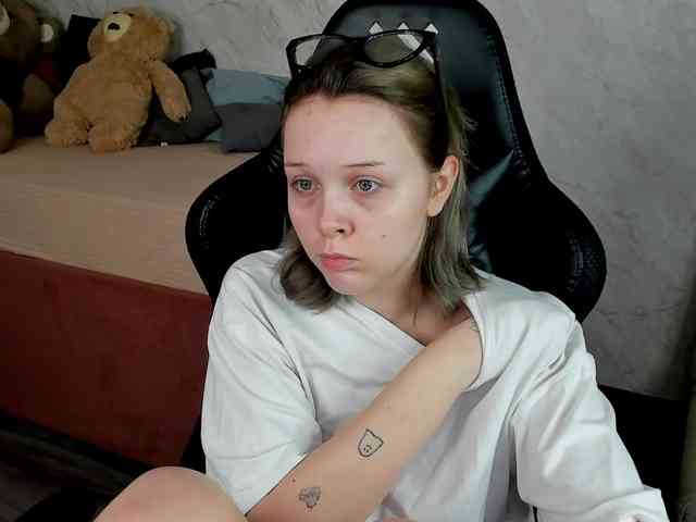 MaryShiota webcam